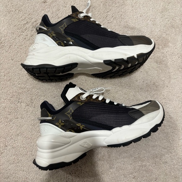 Louis Vuitton Run 55 Sneaker - Picture 4 of 8